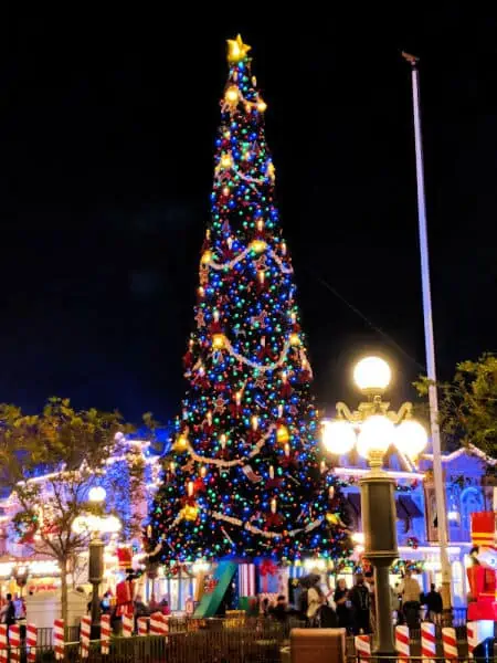 Icon Christmas tree at Magic Kingdom