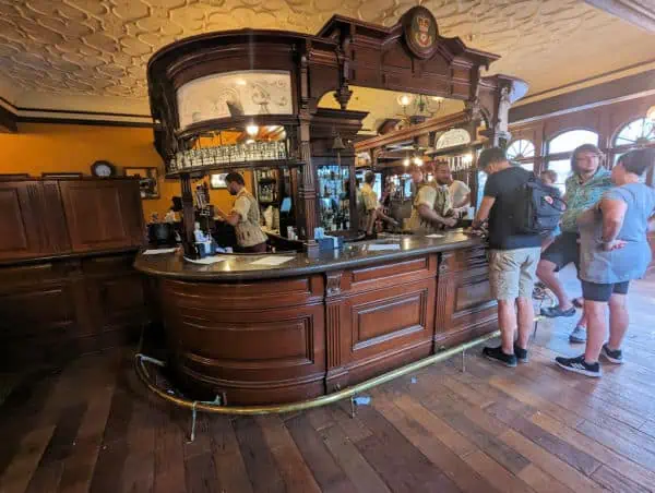 The bar at Epcot's Rose and Crown Pub