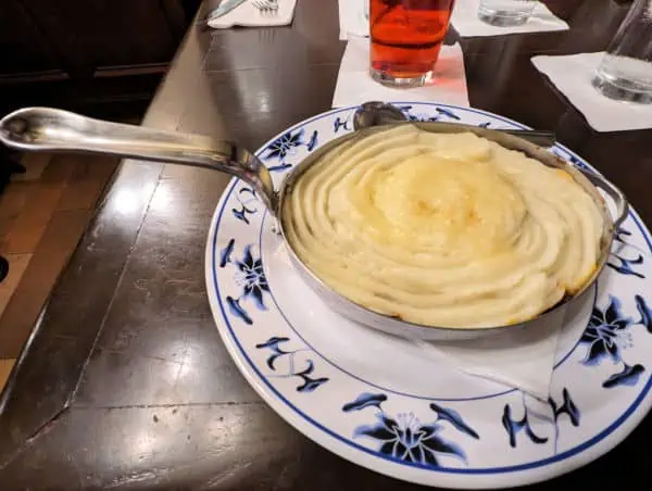 Rose and Crown Pub Shepherd's pie at Epcot